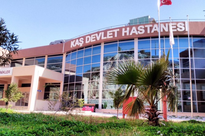 Kaş'ta safari cipi devrildi: 16 yaralı