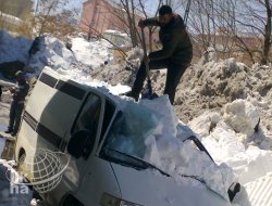 Çatıdaki Karlar Tehlike Saçıyor