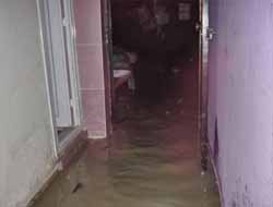 Şiddetli Yağış Tarsus'ta Su Baskınlarına Neden Oldu