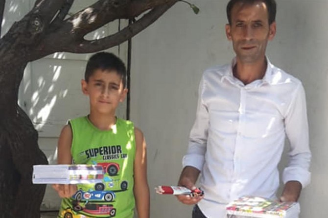 Ortaokul öğrencisinden hemşerilerine kırtasiye yardımı