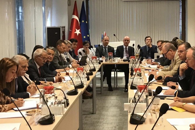 AB büyükelçileri görevden alınan belediye başkanlarıyla buluştu