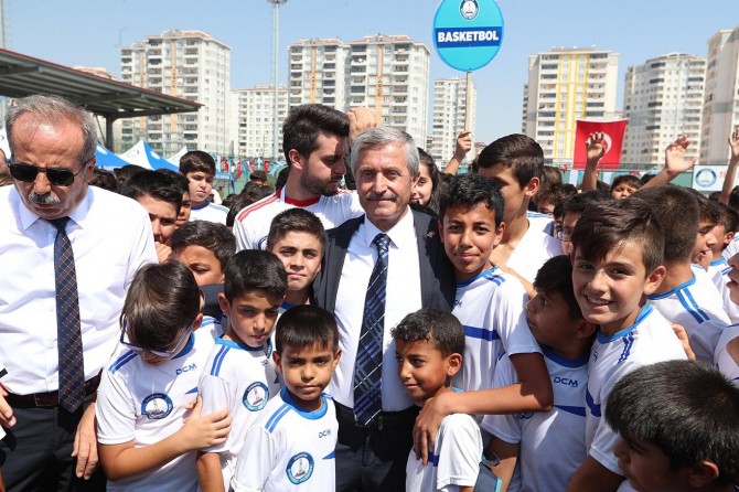 Gaziantep'te yaz spor okullarına katılan öğrencilere sertifika verildi
