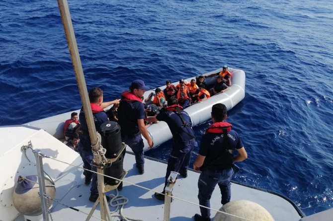 Coast Guards apprehend 101 irregular migrants off Muğla and Çanakkale costs