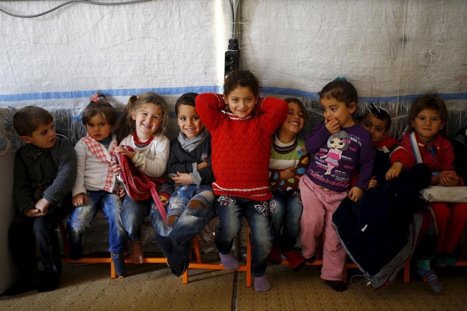 UNHRC: Nîvê zarokên penaberan ji perwerdehîyê mahrûm in