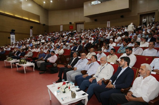 Bugün dünya İslam’a gebedir