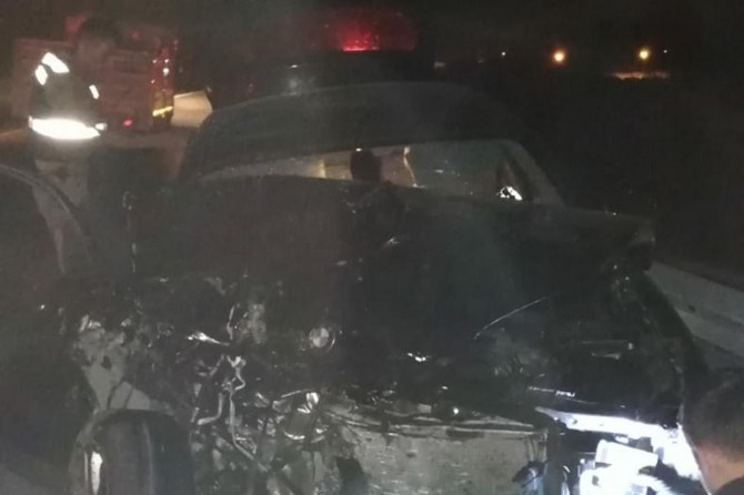 Araçlar kafa kafaya çarpıştı: 5 yaralı