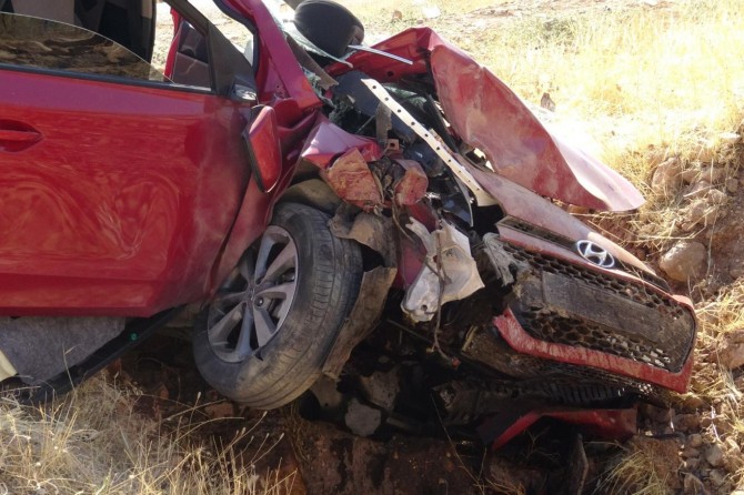 Gercüş'te kontrolden çıkan araç şarampole girdi: 1 ölü 4 yaralı
