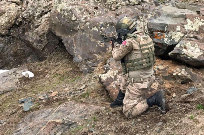 Li Mêrdînê di navbera polês û PKKyîyan de pevçûn derket