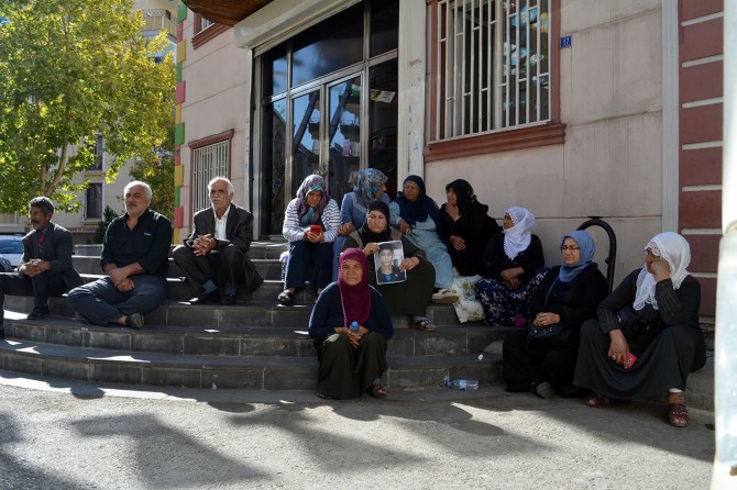 HDP önündeki oturma eylemi 6. gününde