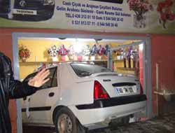 Çiçekçi Dükkanına Daldı