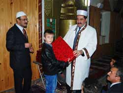 Bu Camiye Giden Çocuklar Bilgisayar Kazanıyor