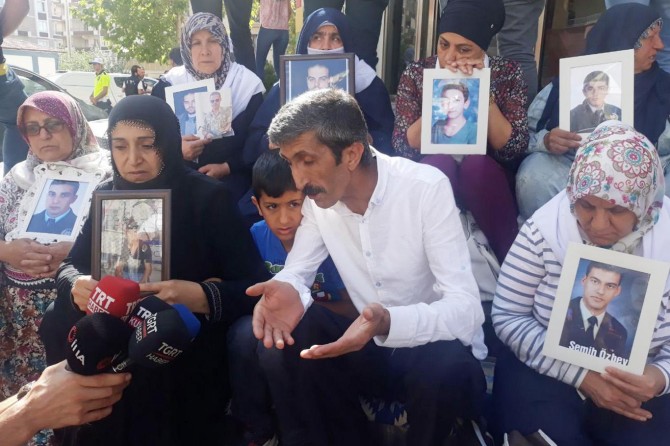 Çalakîya malbatên ku zarokên wan hatin revandin çiyê berdewam dike