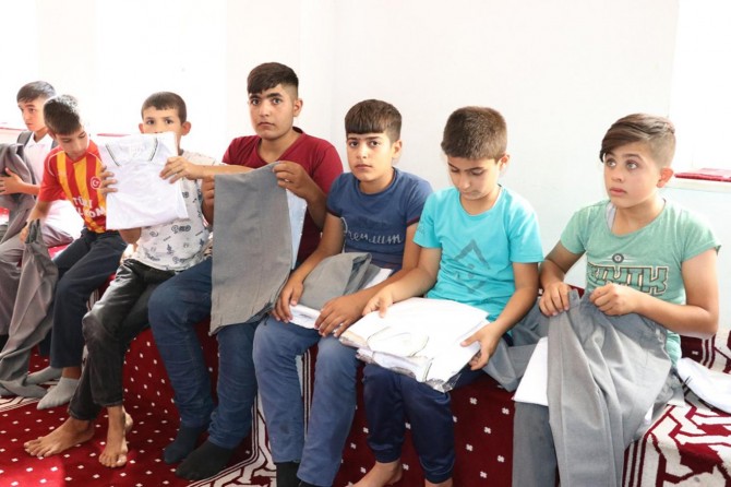 Gaziantep'te öğrencilere okul kıyafeti desteği yapıldı