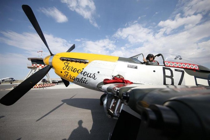 Bakan Pakdemirli gösteri uçağıyla uçuş yaptı