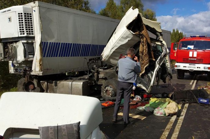Rusya'da yolcu otobüsü ile TIR çarpıştı: 9 ölü 21 yaralı
