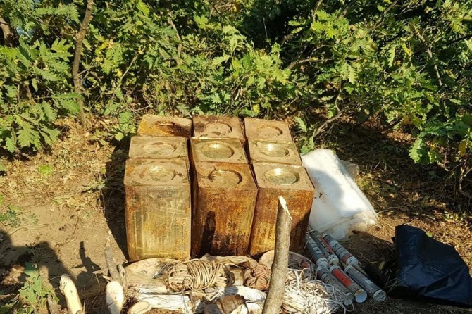 Mutki'de PKK'ye ait 180 kilo patlayıcı madde imha edildi