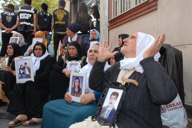 HDPyîyan heqaret li wan dayikên ku li ber HDPê çalakîyê li dar dixin kirin