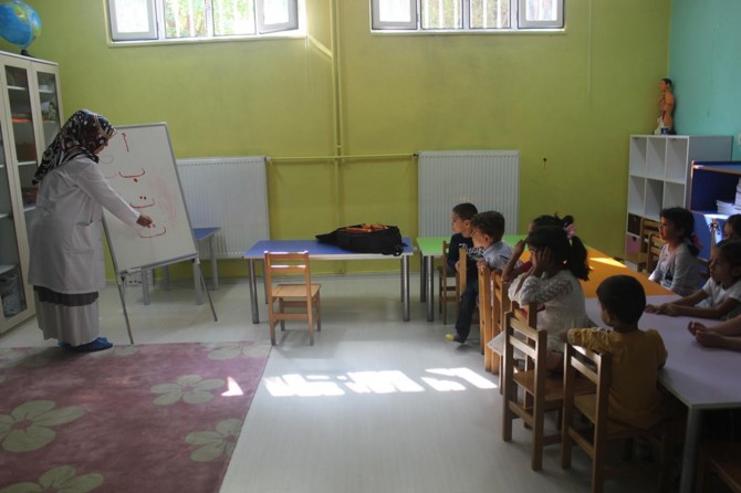 Ana sınıfı çocuklarına Kur'an bilgisinin yanında değerler eğitimi de veriliyor