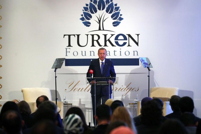 Cumhurbaşkanı Erdoğan: FETÖ’nün ipliğini tüm dünyada pazara çıkarmakta kararlıyız