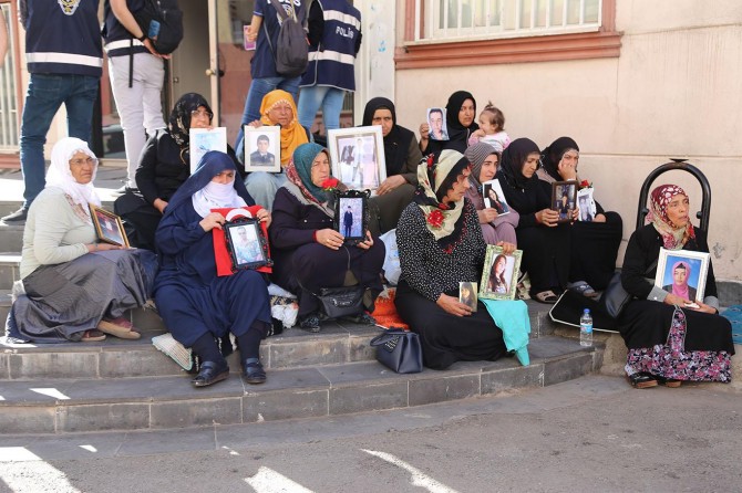 Evlat nöbetinin 21’inci gününde de ailelerin feryadı dinmedi