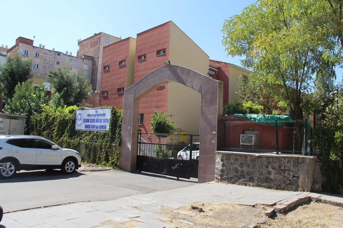 20 öğrenci gıda zehirlenmesi şüphesiyle hastaneye kaldırıldı