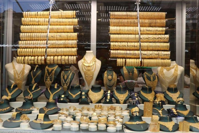 Altın fiyatları vatandaşı da kuyumcuyu da olumsuz etkiliyor