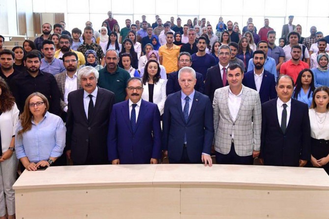 Gaziantep Valisi Davut Gül, üniversitede derse girdi