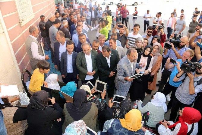 Eylemdeki annelere ziyaretler devam ediyor