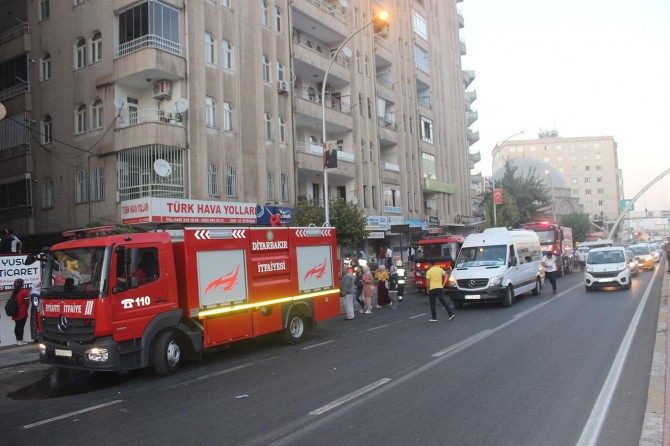 Elektrik tesisatından çıkan yangın korkuttu