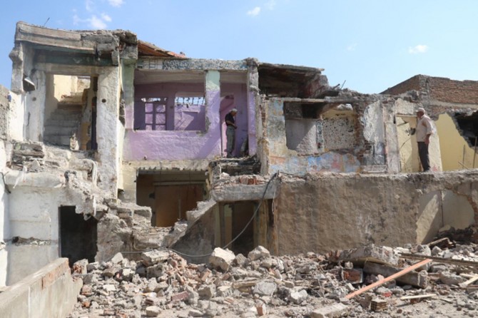 Metruk yapıların yerine park yapılacak