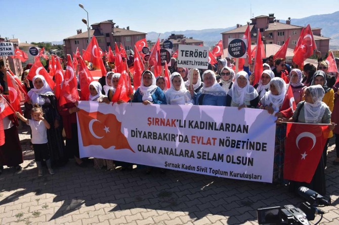 Şırnaklı kadınlardan evlat nöbetindeki anneler destek