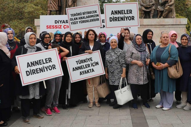 İstanbul'daki annelerden evlat nöbetindeki annelere destek