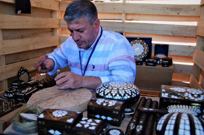 Sedef kakma sanatını ailece ayakta tutmaya çalışıyor