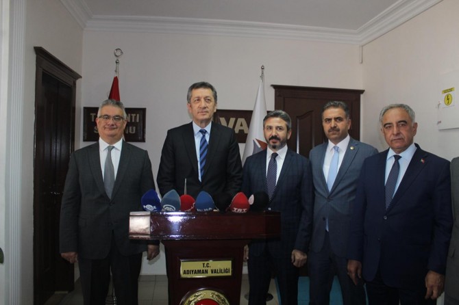 Eğitim camiasının sorunlarıyla yakından ilgileniyoruz