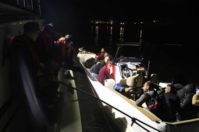 Ayvacık'ta 213 düzensiz göçmen yakalandı