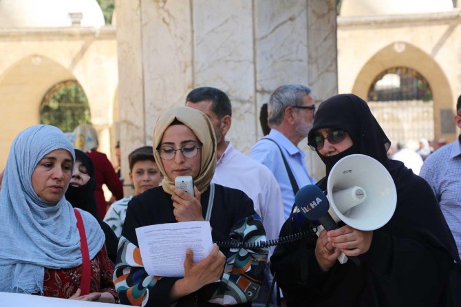 Filistinliler olmamız ve ölmemiz gereken yerde mücadele ediyorlar