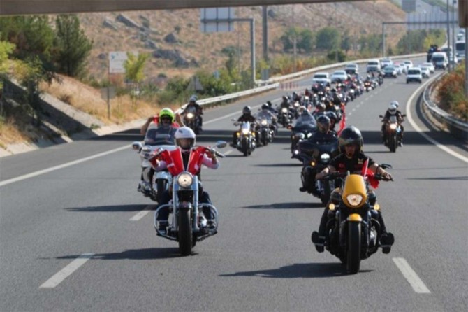 Gaziantep'te klasik motosikletler şehir turu yaptı