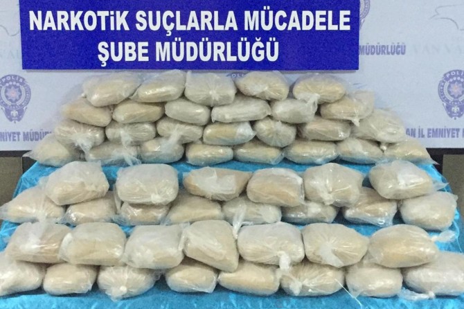 Uyuşturucu tacirlerine darbe: 1 ton uyuşturucu ele geçirildi