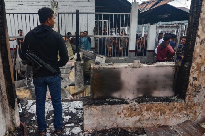 Kadın mahkûmlar firar etti