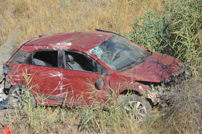 Araç uçuruma yuvarlandı: 5 yaralı