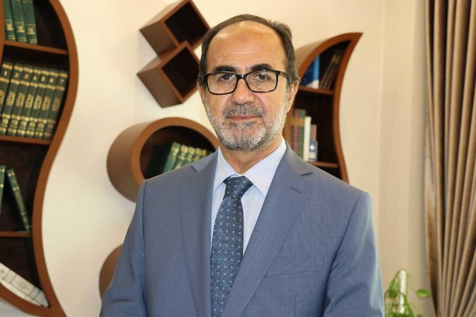 Hayatın içinde cami, caminin içinde hayat vardır