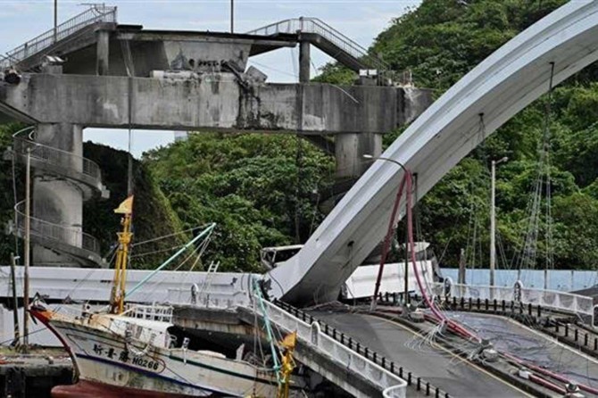 Tayvan'da köprü çöktü: 10 yaralı 6 kayıp