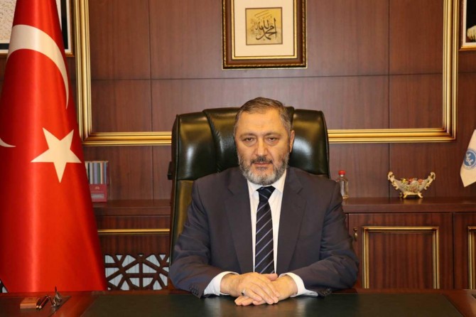 Camiler Allah'a inananlar tarafından imar edilmektedir