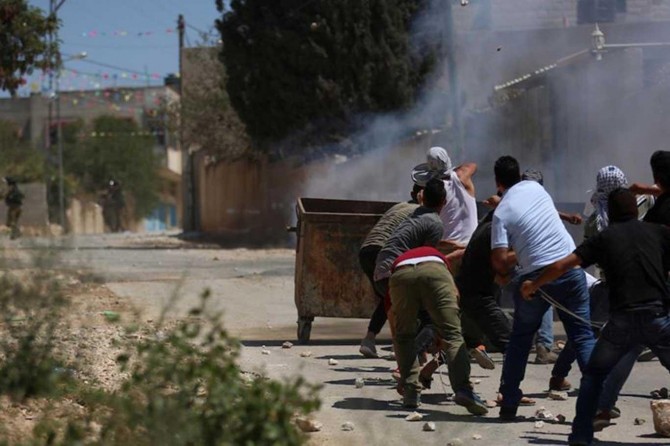 Siyonîstên terorîst bi çek û xazan êrîşî Filistînîyan kirin