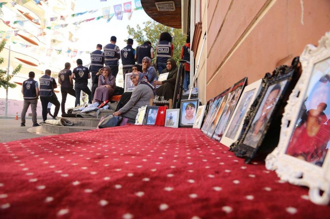 Çocukları dağa kaçırılan ailelerin eylemi 30'uncu gününde