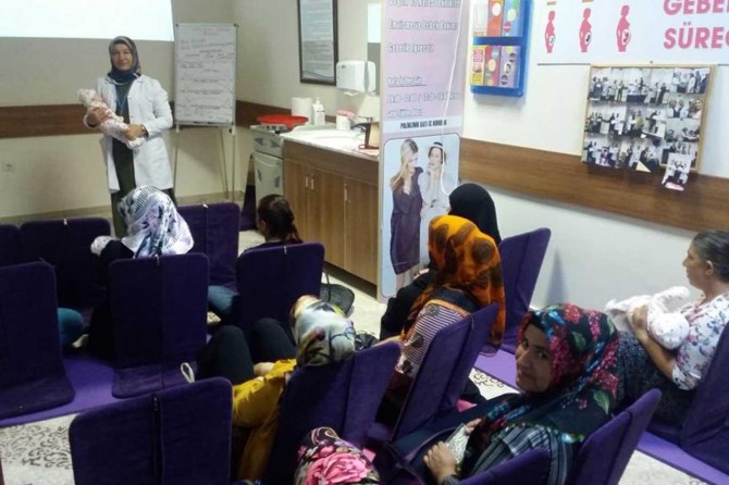 Bebeklere ilk altı ay sadece anne sütü verilmeli