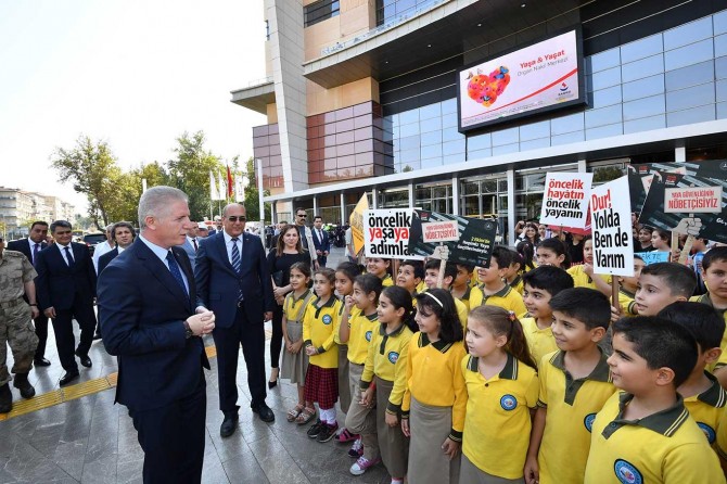 Yaya geçitlerinde yayalara yol verilmesi hayati önem taşıyor