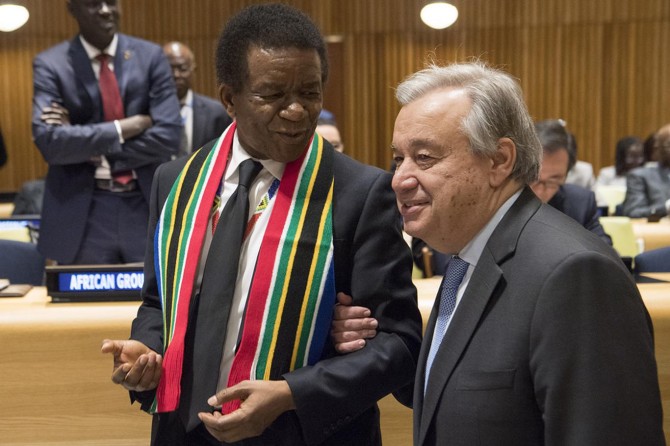 Filistin konusunda siyonistlere göz yumuluyor