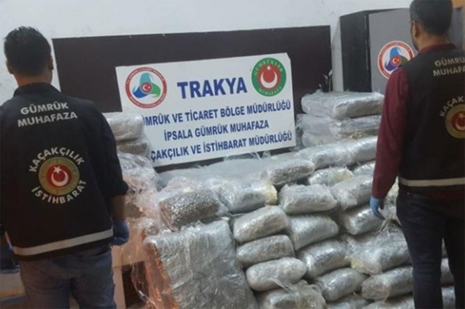 Gümrük kapısında 335 kilogram esrar ele geçirildi