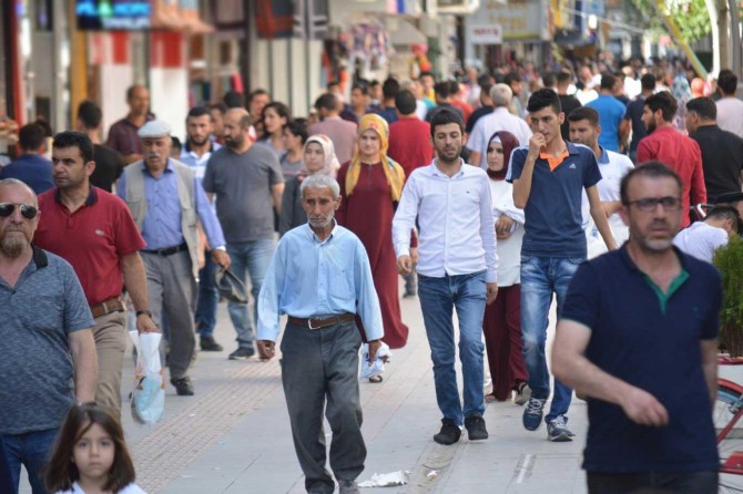 Kamu açıklarını vatandaşın sırtına zam olarak yükleyemezsiniz